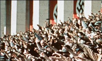 La mención de “habrá brazos que se levantarán, procedentes de él; y realmente profanarán el santuario”, parece aludir al saludo Nazi a la manera romana. Un saludo al führer, Adolfo Hitler como un emperador romano, dios de la nación, profanando al mismo tiempo el Santuario (lugar de la adoración exclusiva de Jehová Dios), con esta adoración humana impura